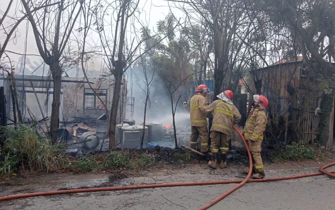 Pabrik Tiner Rumahan di Taluknaga Kabupaten Tangerang luder terbakar