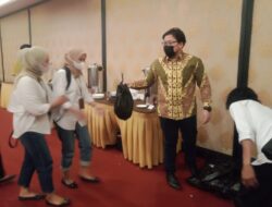 Karang Tumaritis Institute Salurkan Bantuan Sembako CSR BNI Kepada Pendamping UMKM di Tangerang Raya