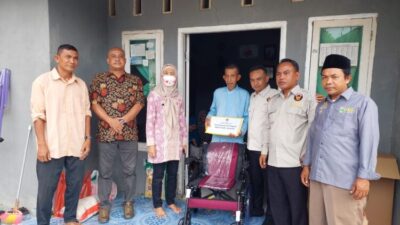 PWI Peduli Salurkan Kursi Roda ke Warga Sodong Tangerang