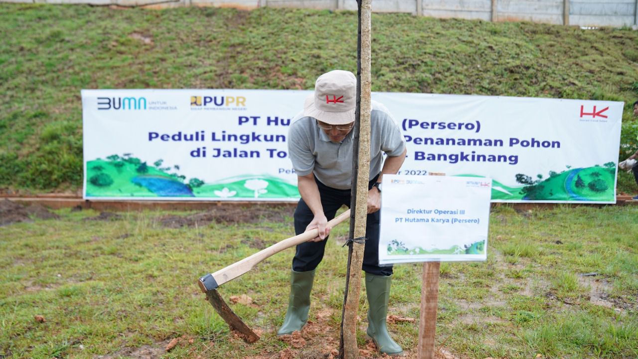 Hari Pelanggan Nasional, Hutama Karya Tanam Pohon Hingga Apresiasi Penggunaan Jalan