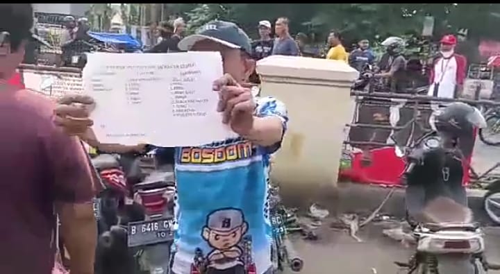 Pengelola kebersihan Pasar Curug, Kabupaten Tangerang Tudi Mahari Widiyanto