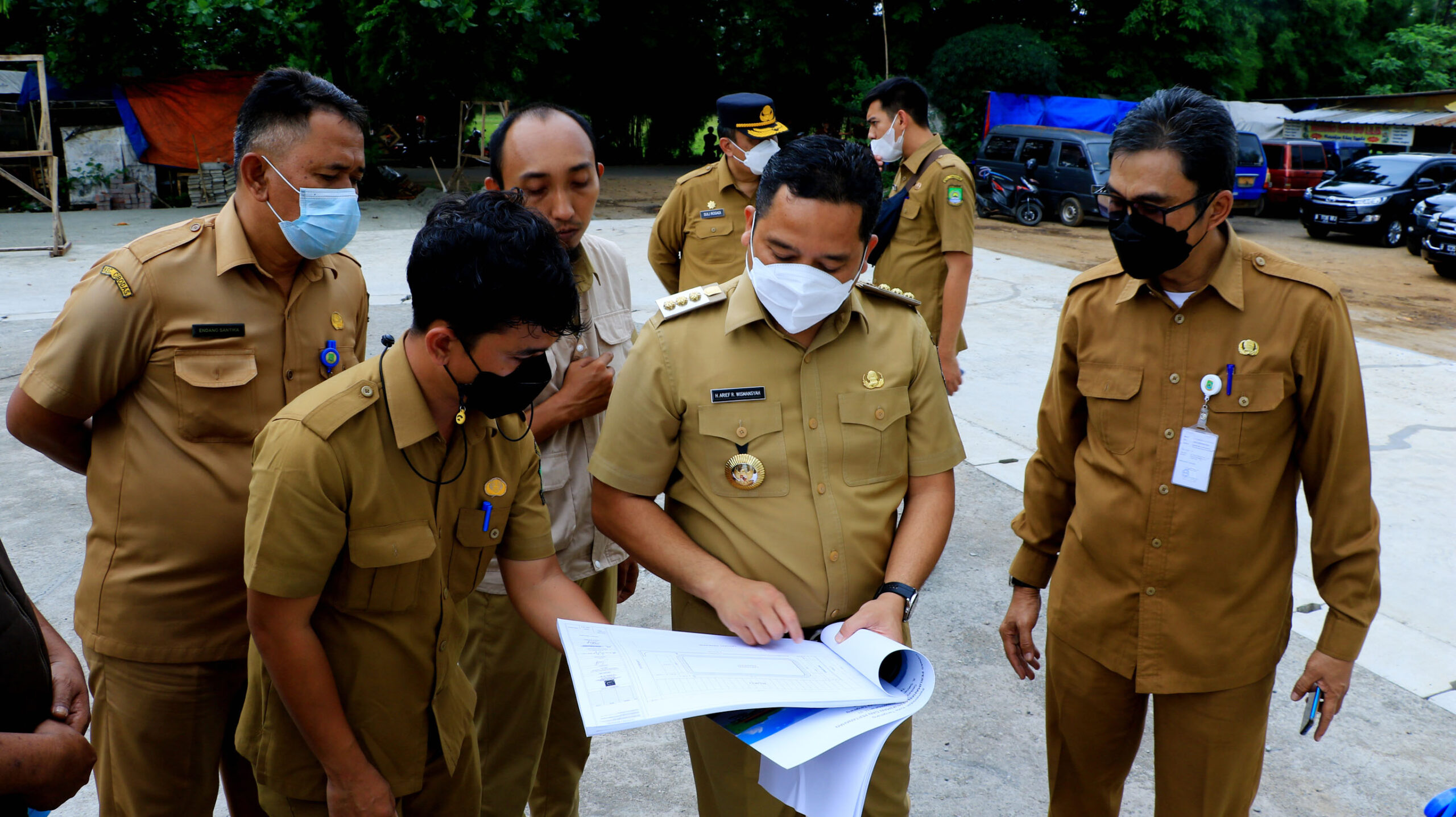 Wali Kota Tangerang Arief R Wismamsyah saat mengecek progres pembangunan Alun-Alun Cibodas