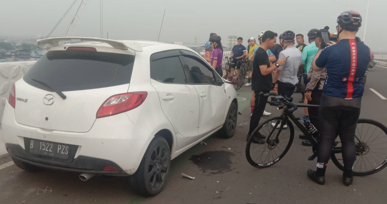 Sedan tabrak peseda di kawasan PIK 2 Tangerang