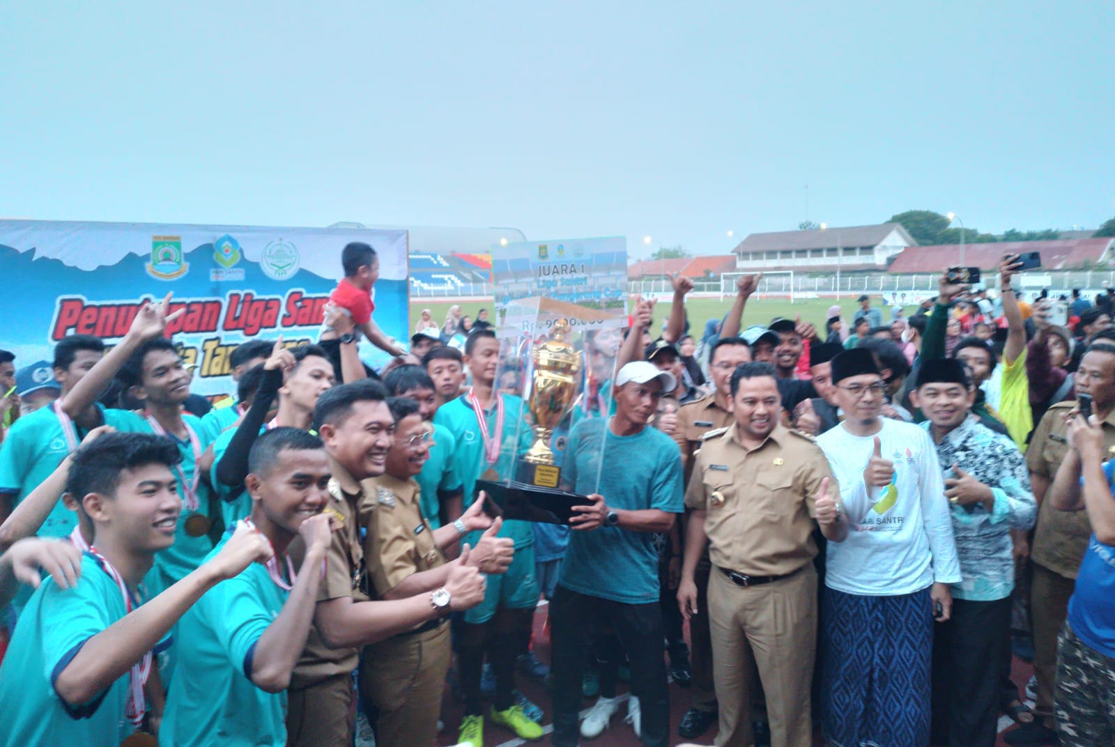 Pondok Pesantren Ar Risalah keluar sebagai juara Kompetisi Sepakbola Liga Santri Wali Kota Tangerang Cup 2022 di Stadion Reborn Kota Tangerang Banten