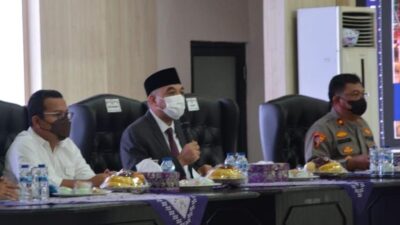 Bupati Tangerang Ahmed Zaki Iskandar saat memimpin rapat koordinasi pimpinan daerah atau Forkopimda yang digelar di Gedung Serba Guna Puspemkab Tangerang