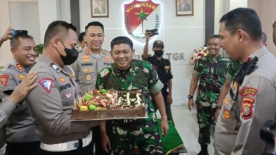 Kapolres Metro Tangerang Kota, Kombes Zain Dwi Nugroho mendatangi Kodim 0506TGR untuk mengucapkan selamat HUT TNI ke 77