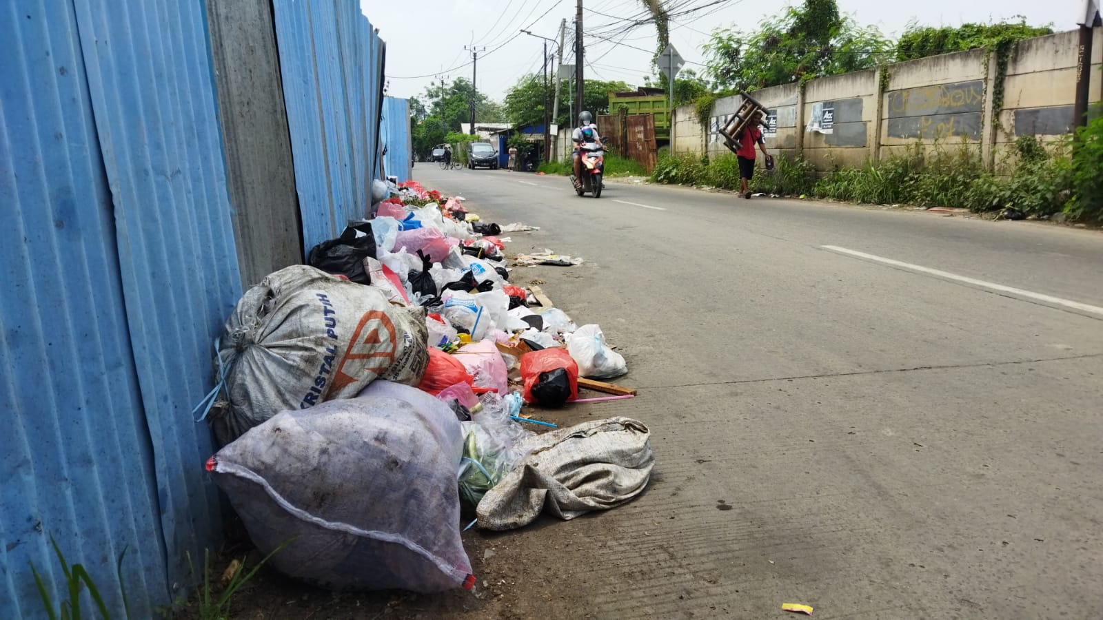 Sampah berserakan di Kota Tangerang