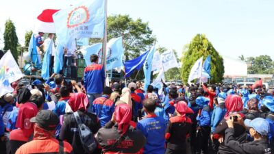 Buruh di Kabupaten Tangerang demo soal penetapan UMK 2023