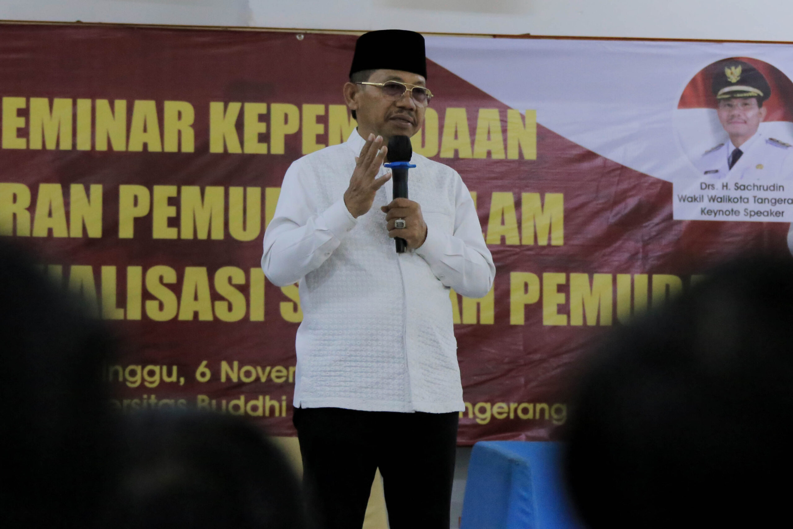 Wakil Wali Kota Tangerang H Sachrudin saat menjadi Keynote Speaker pada acara Seminar Kebangsaan dalam rangka memperingati Hari Sumpah Pemudah ke-94 di Kota Tangerang, Bante.