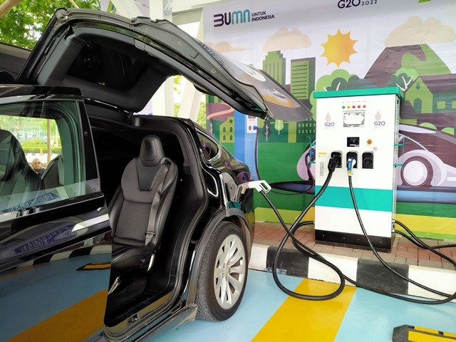 PLN Gunakan Fast Charging di SPKLU, Isi Daya Kendaraan Listrik Cukup Tiga Jam