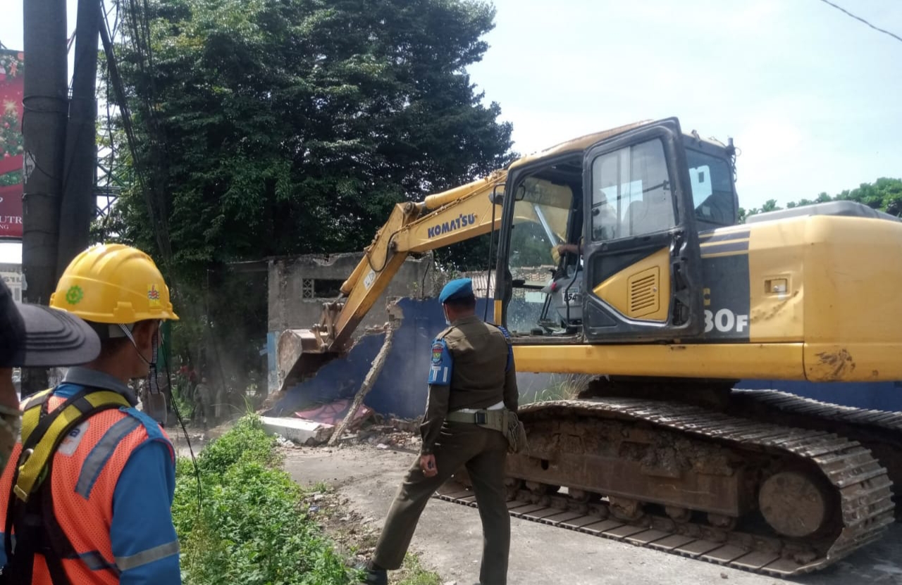 Ratusan bangunan di Jalan Raya Serang mulai digusu untuk pembangunan Underpass Bitung