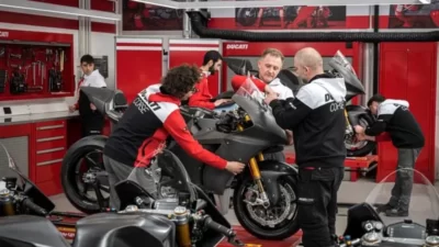 Ducati mulai produksi motor listrik V21L untuk MotoE 2023