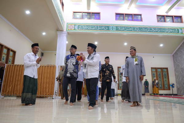 Pj Gubernur Al Muktabar : Masjid Harus Menjadi Pusat Pendidikan Agama