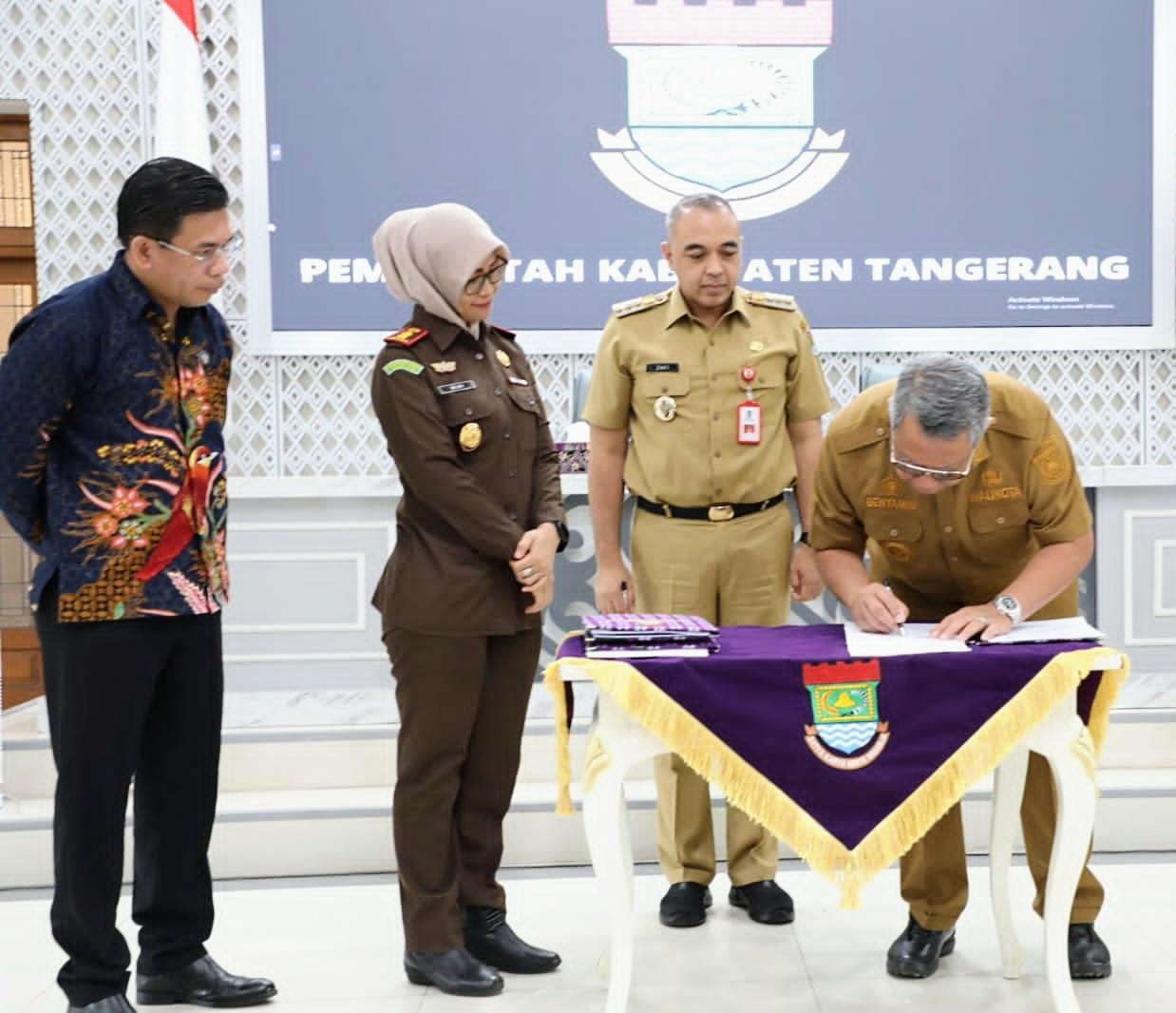 Pemkab Tangerang Hibahkan 2 TPU Kepada Pemkot Tangerang Selatan