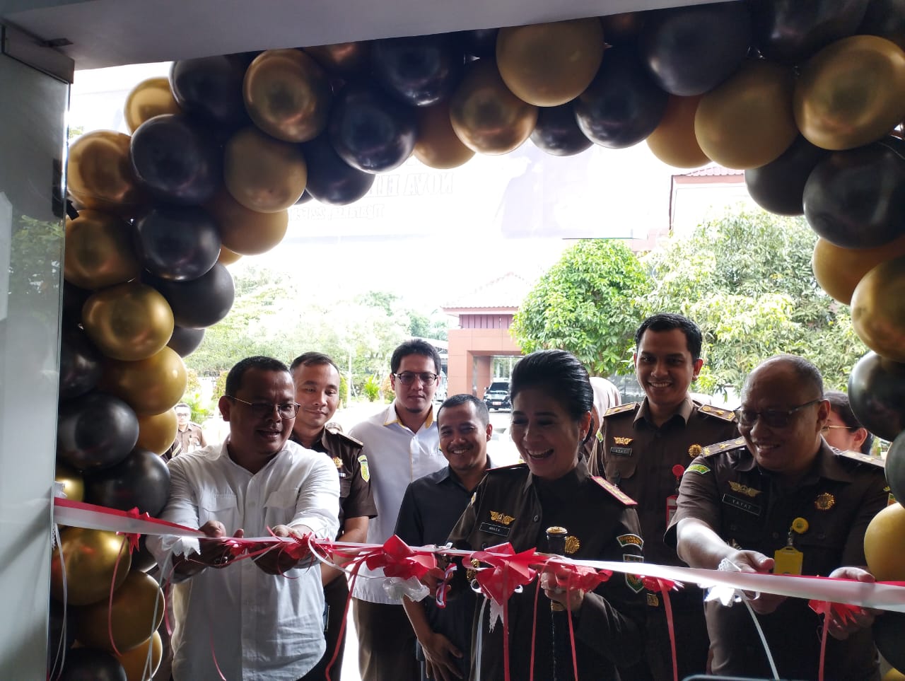 Kepala Kejaksaan Negeri Kabupaten Tangerang Nova Elida Saragih saat meresmikan gedung PTSP
