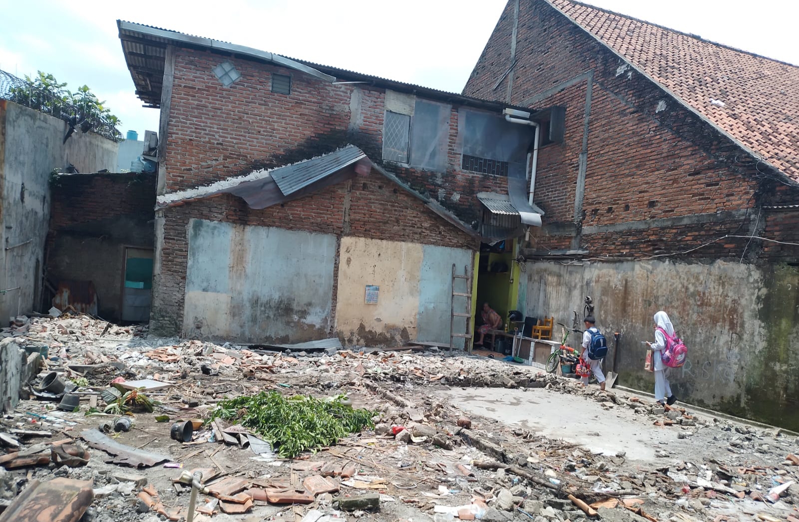 Rumah roboh di kota tangerang