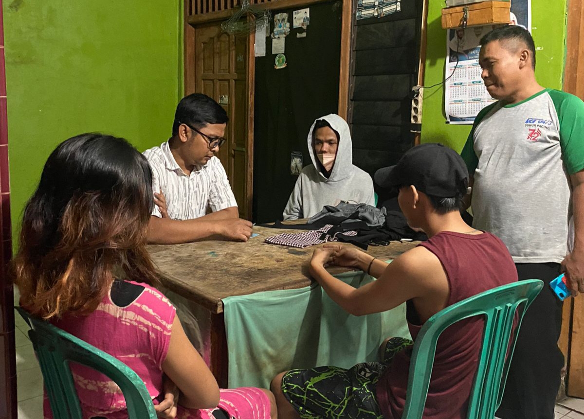 Polisi RW dan Warga gerebek pelakau prostitusi online di Karawaci Kota Tangerang