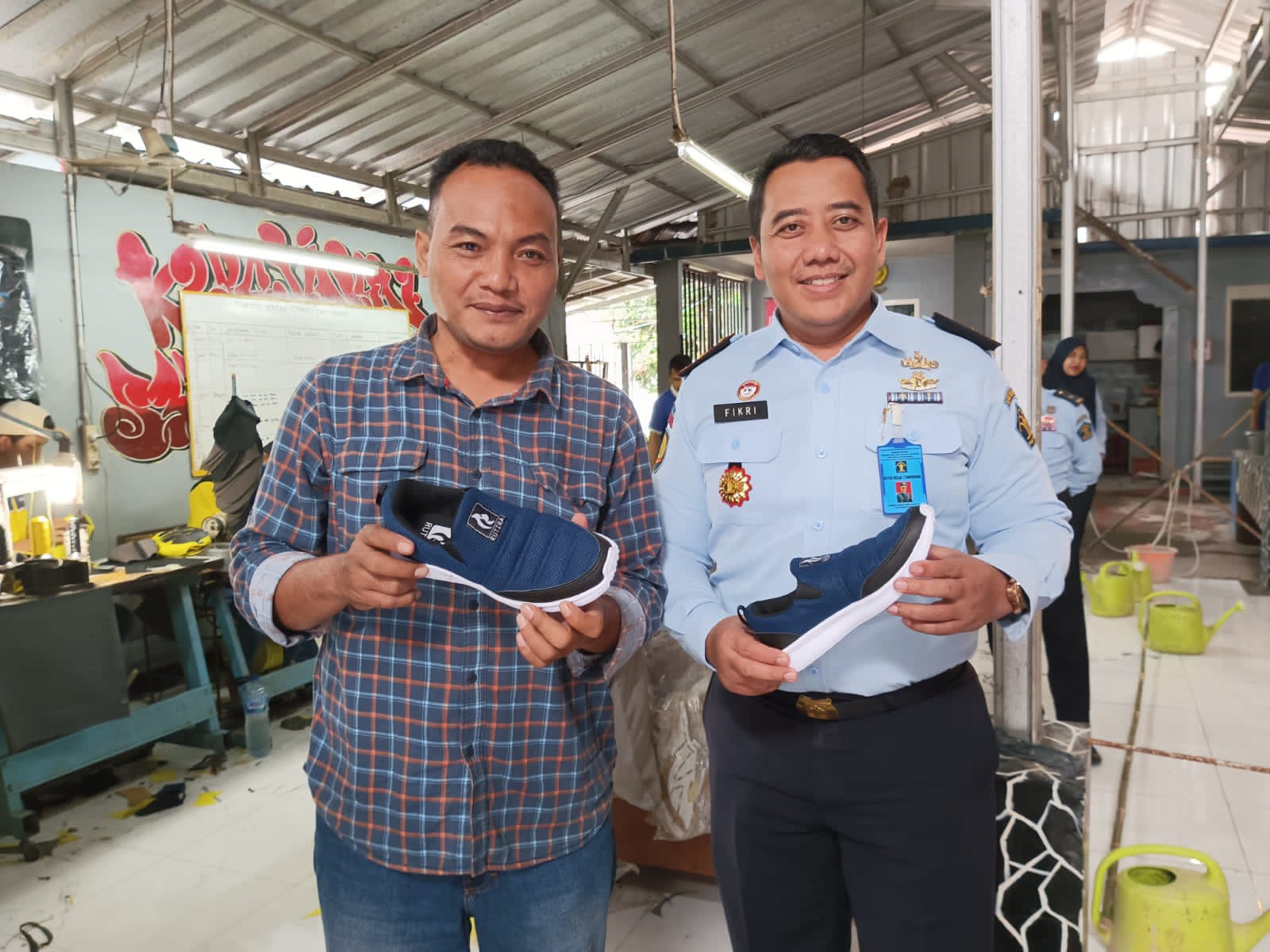 Sepatu rutira buatan warga binaan
