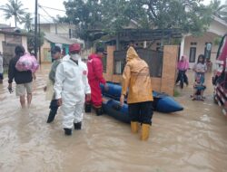 Ribuan Warga di Dua RW Kampung Cirumpak Tangerang Dilanda Banjir Dengan Ketinggian 100 Cm