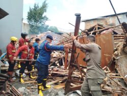 Rumah Semi Permanen di Kota Tangerang Ambruk Diterpa Hujan dan Angin Kencang