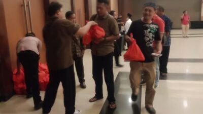 BRI Salurkan 300 Paket Sembako Kepada Komunitas Tionghoa di Tangerang