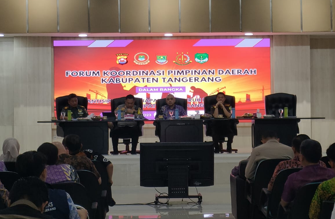 Bupati Tangerang H Ahmed Zaki Iskandar saat membahas persiapan keamanan itu bersama Forum Koordinasi Pimpinan Daerah di gedung serba guna Tigaraksa