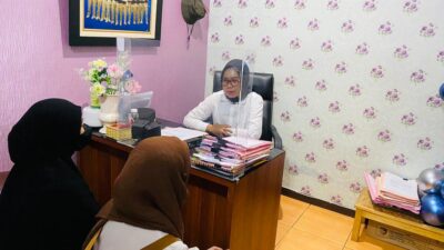 Orang tua korban pelecehan seksual saat melaporkan ke Polres Metro Tangerang Kota