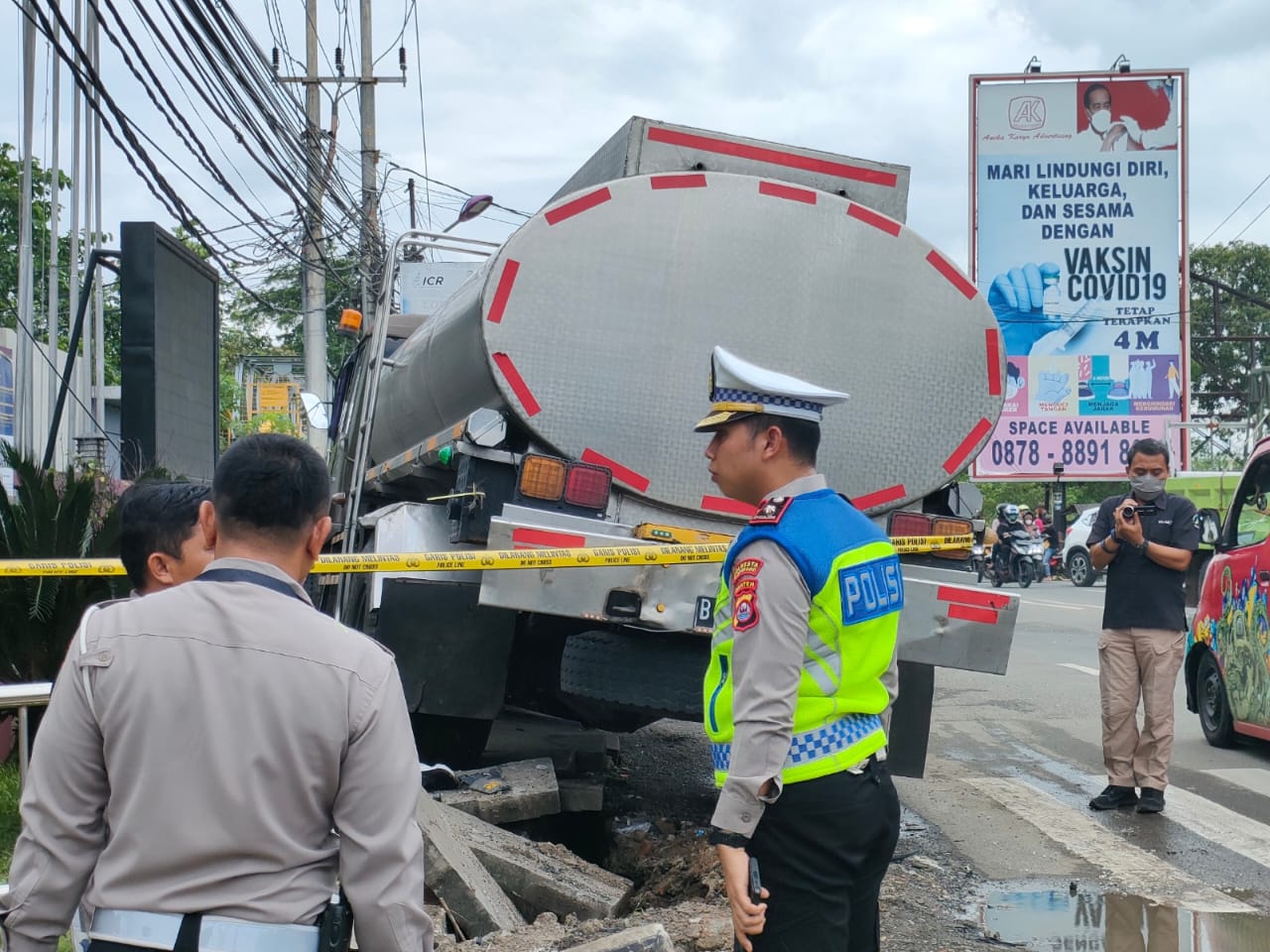 Truk tangki yang tabrak 6 pengendara sepeda motor hingga 3 orang diantaranya tewas di Balaraja Tangerang