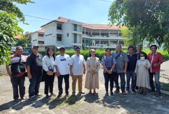 Ananta Tinjau Sekolah Sang Timur yang Terisolir 20 Tahun Tanpa Akses Jalan