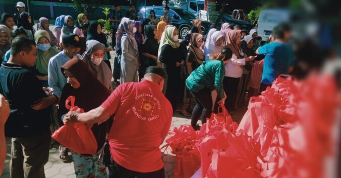 BNI Bagikan 1500 Bingkisan Sembako Kepada Warga Tangerang