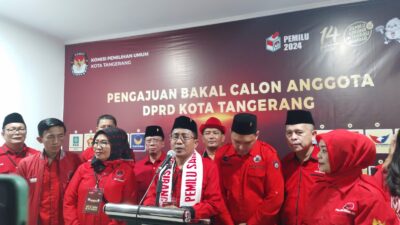 DPC PDIP Kota Tangerang saat mendaftarkan Bacaleg ke KPU Kota Tangerang