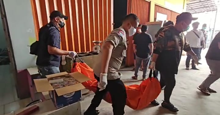 Anak perempuan pemilik toko material yang berlokasi di Desa Serdang Kulon Kecamatan Panongan Kabupaten Tangerang ditemukan tewas