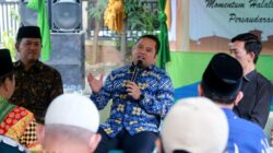 Wali Kota Tangerang Arief R Wismansyah saat hadir pada acara halal bihalal paguyuban RT/RW d Kelurahan Porisgaga Kota Tangerang Banten