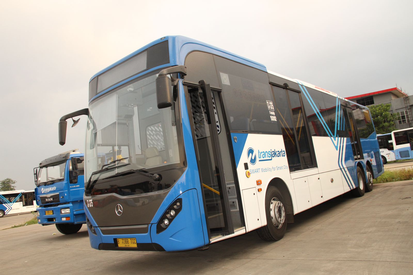 Bus transjakarta di Bandara Seokarno Hatta