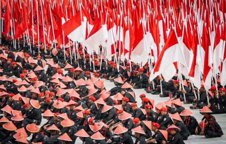 Puncak Perayaan Bulan Bung Karno Stadion Utama GBK Jadi Lautan Merah
