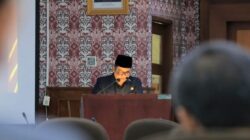 Wali Kota Tangerang dalam rapat paripurna