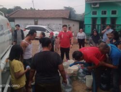 Dampak Kemarau Panjang, Abraham Beri Bantuan Air Bersih Kepada Warga Desa Cukanggalih