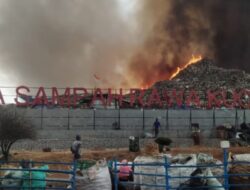 Dampak Kemarau Panjang Diduga Menjadi Pemicu Kebakaran di TPA Rawa Kucing Tangerang