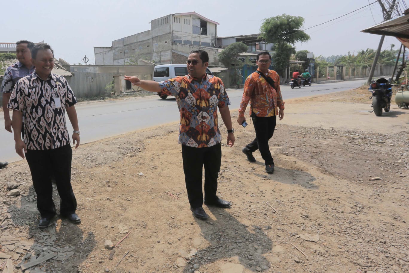 Wali Kota Tangerang, Arief R Wismansyah bersama jajaran saat mengunjungi lokasi kamacetan lalulintas di wilayah Rawa Bokor Kecamatan Benda, Kota Tangerang