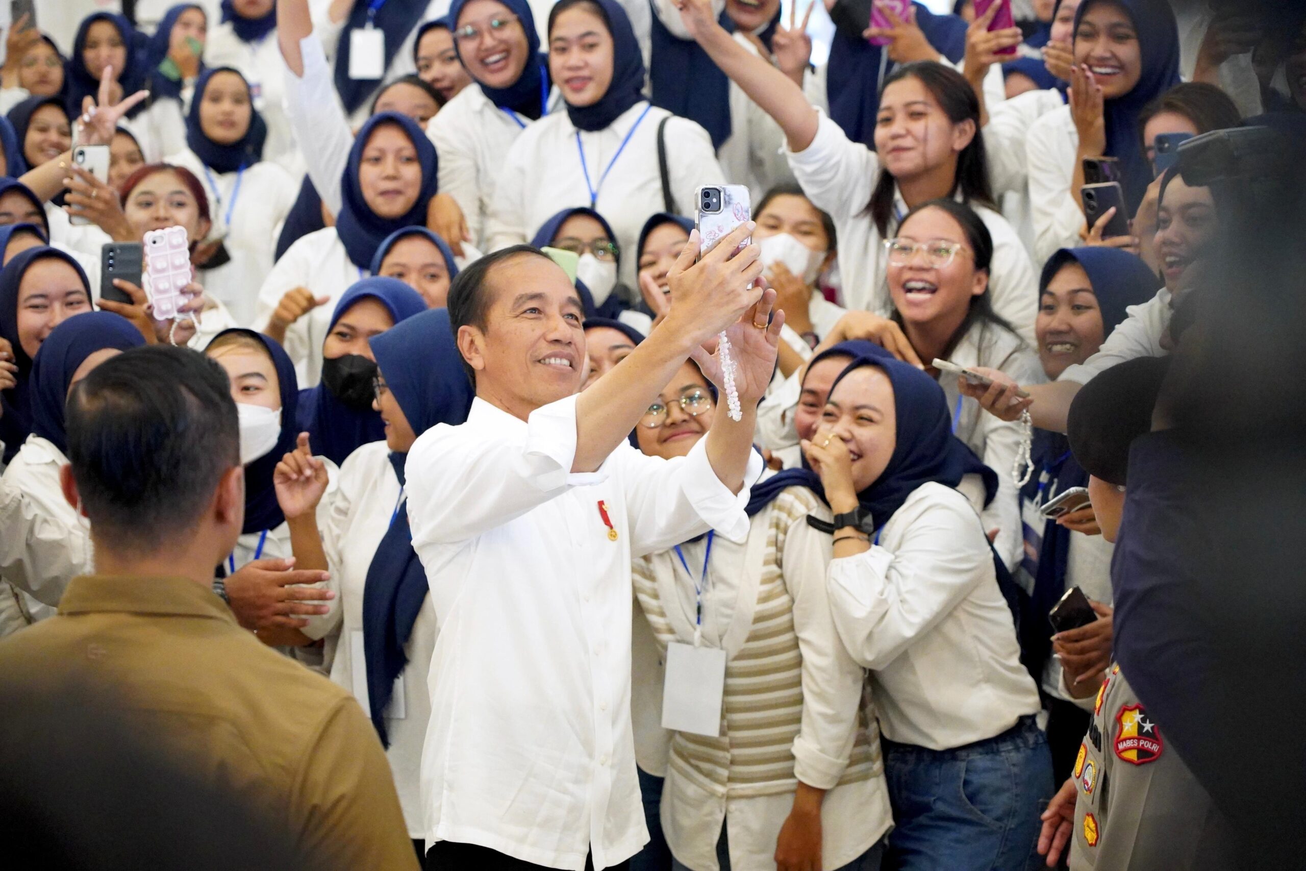 Jokowi Untuk AO dan Nasabah PNM: Saya Sangat Menghargai Kerja Keras Semuanya