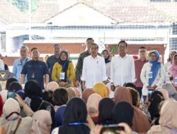  Jokowi Ajak Sultan Jogja Temui 5.000 Nasabah PNM Mekaar di Bantul