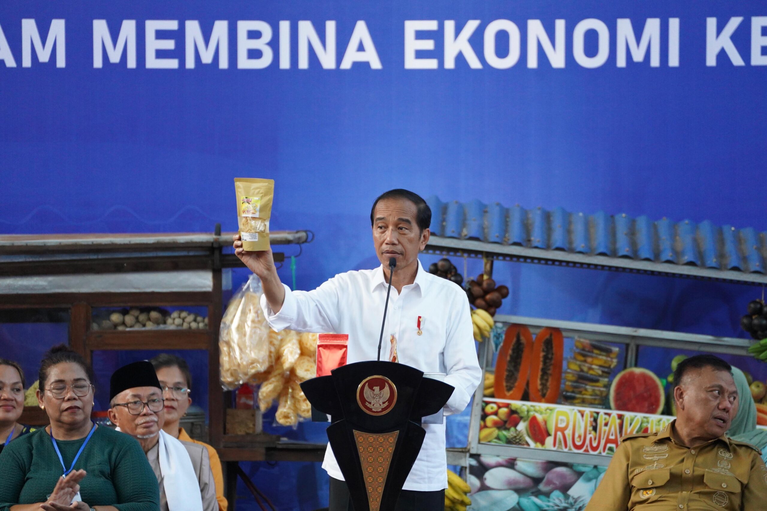 Nama Produk dengan Nama Anaknya, Nasabah Mekaar Ini Dipuji Jokowi