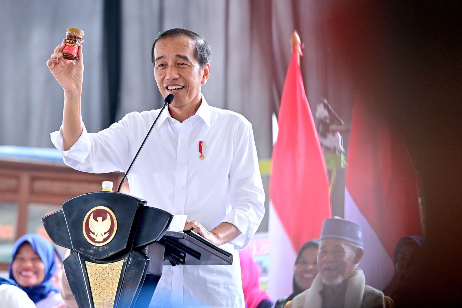 Kreatif Bikin Nama Kemasan, Produk Nasabah PNM Mekaar ini Jadi Guyonan Jokowi