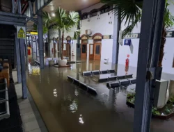Banjir di Semarang, Akibatkan Perjalanan Kereta Api Yang Melalui Jalur Pantura Alami Keterlambatan
