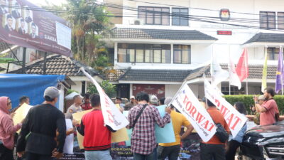 Pewarta Demo KPU Kota Tangerang, Tuntut Transparansi Dana Publikasi