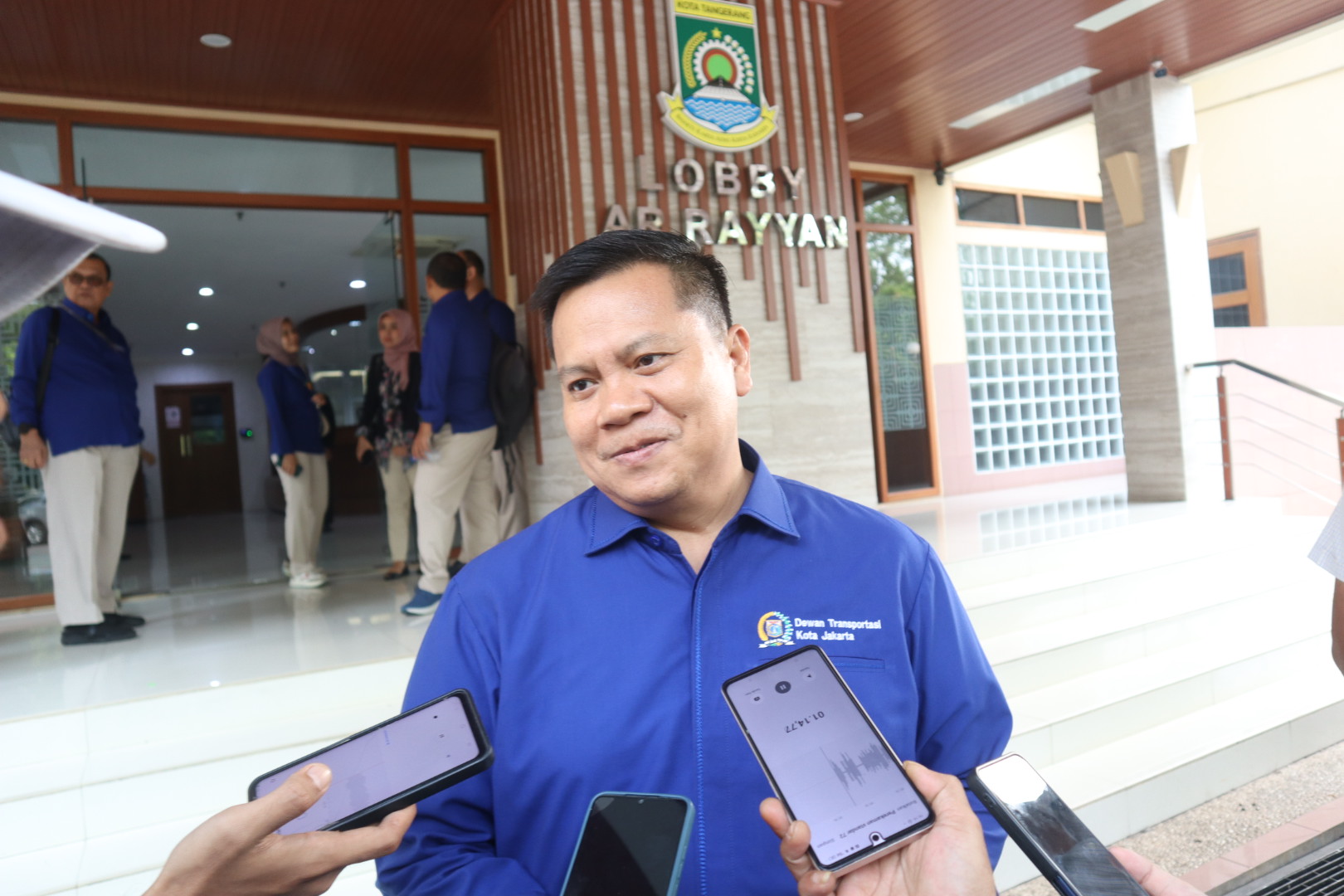 Dewan Transportasi Kota Jakarta (DTKJ) mengajak Pemerintah Kota (Pemkot) Tangerang bersinergi dalam pelayanan transportasi.