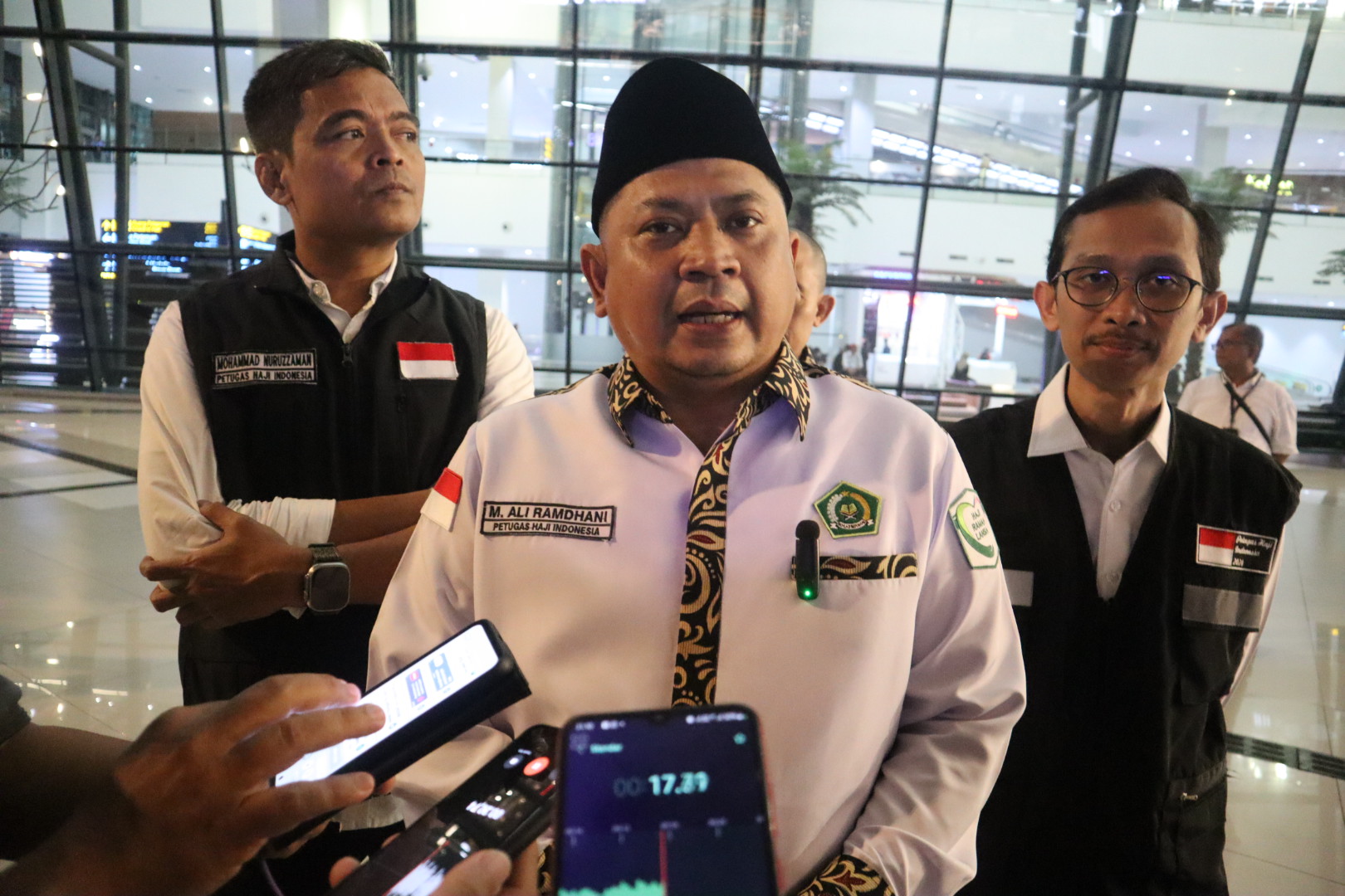 Kemenag Sambut Kepulangan Petugas Haji di Bandara Soetta