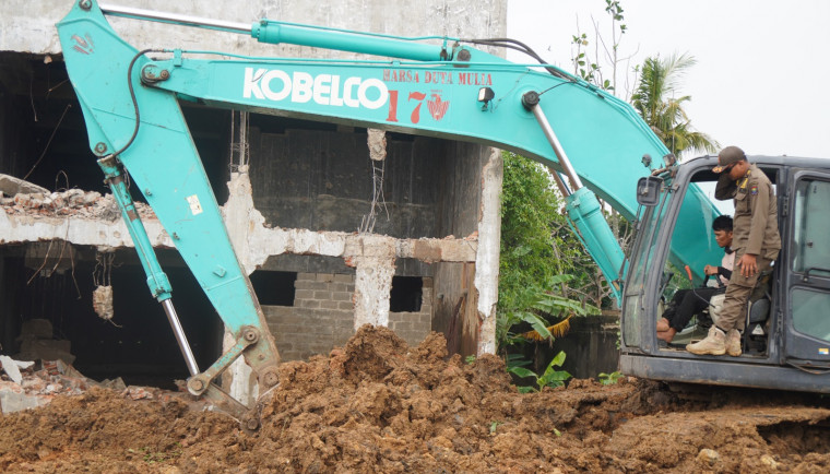 Tak Memiliki Izin, Satpol PP Tertibkan Bangunan Sarang Burung Walet di Kecamatan Teluknaga