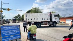 Dishub Gelar Operasi Penertiban Truk Tambang di Jalan Serang