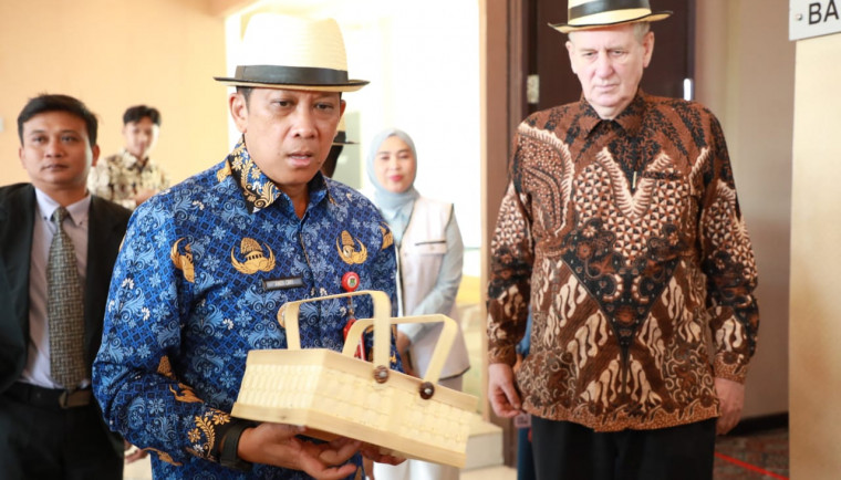 Pj Bupati Buka Festival Bambu Tangerang Expo 2024